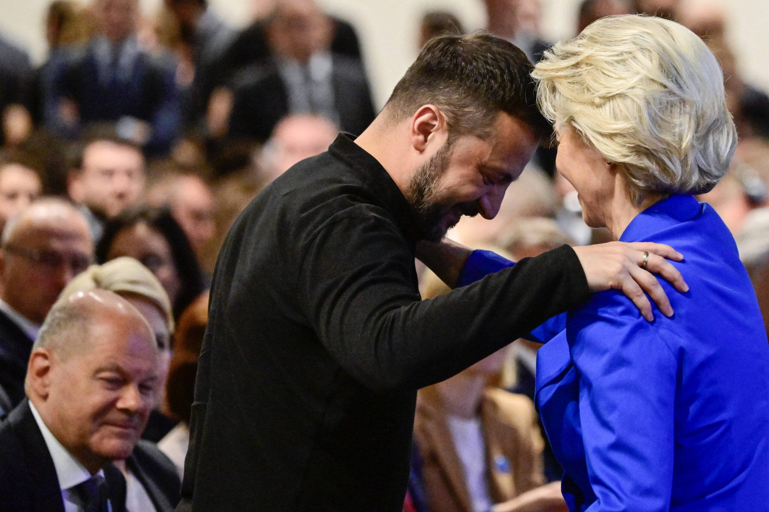 “Qëndro i fortë, trim dhe i patrembur”, Von der Leyen në mbështetje të Zelenskyt pas “dushit të ftohtë” nga Trump