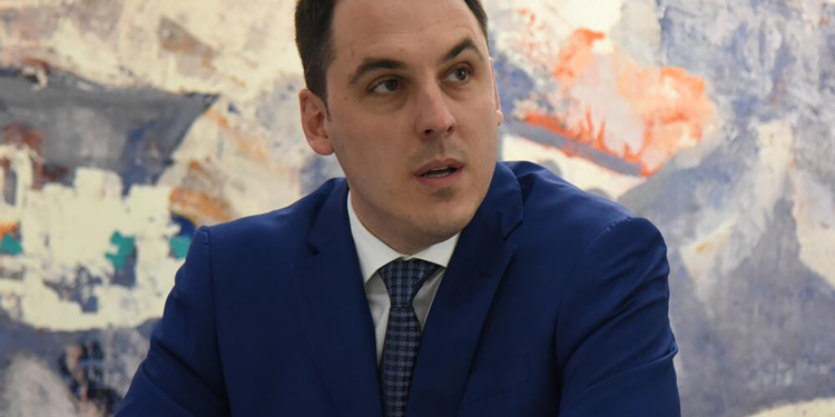 “Vijesti”: Shërbimi sekret prangos deputetin e Malit të Zi, shpërndau një video nga protesta në Beograd