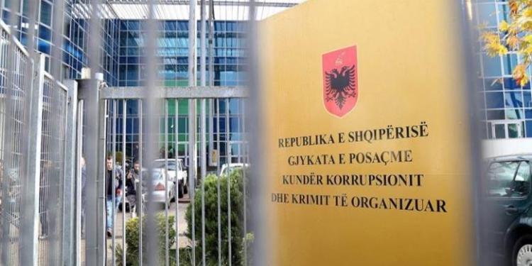 Arrestohet ish- drejtori i paraburgimit në Vlorë Zambak Gjoni, mister arsyeja