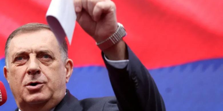U dënua me 1 vit burg, Gjykata e Bosnjës kërkon që INTERPOL-i të lëshojë fletë arresti për Dodik