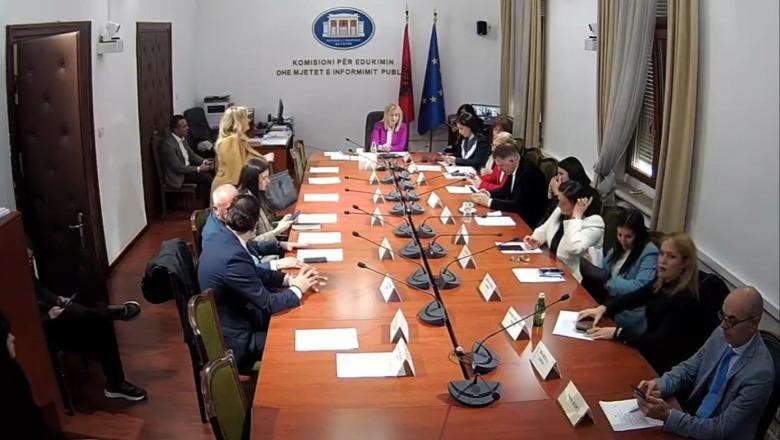 Komisioni i Medias dëgjesë me kandidatët për Këshill Drejtues në RTSH, prezantojnë platformat