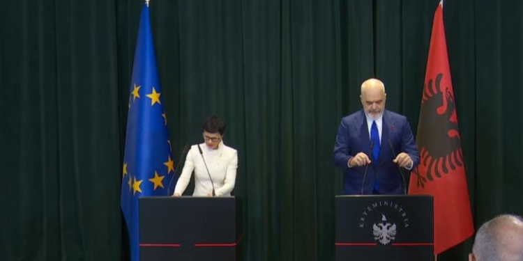 LIVE! Rama në konferencë për shtyp me Komisioneren e BE, Marta Kos: Rruga jonë e vetme është Europa, brenda 2027 mbyllim negociatat
