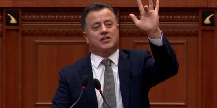 Berisha justifikon veprimet e turpshme të Nokës në Kuvend: Ishte ironi! Flamuri i njeh mirë socialistët, ndaj…