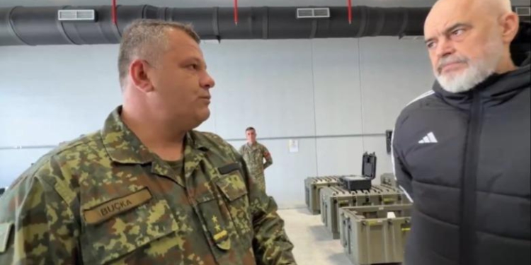 Rama dhe ministri Vengu inspektojnë Bazën Ajrore të Kuçovës: Po kthehet në aset strategjik të NATO-s, dronë dhe teknologji ushtarake e fjalës së fundit
