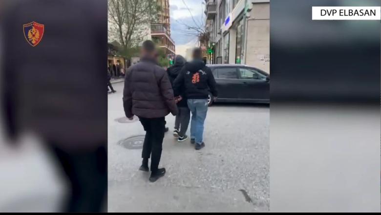 Në kërkim për trafik droge dhe moskallëzim të krimit, 3 të arrestuar në Elbasan
