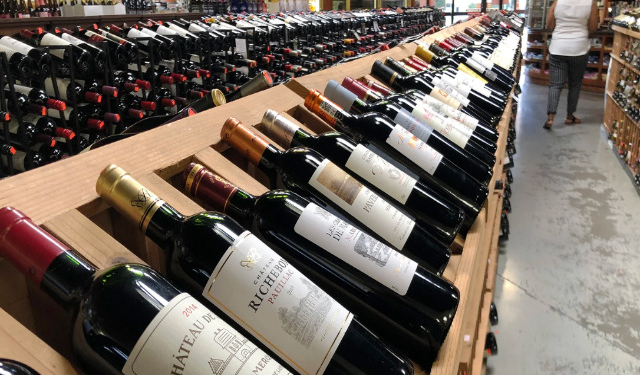 Lufta tregtare përshkallëzohet, Trump kërcënon evropianët me tarifa 200% për alkoolin