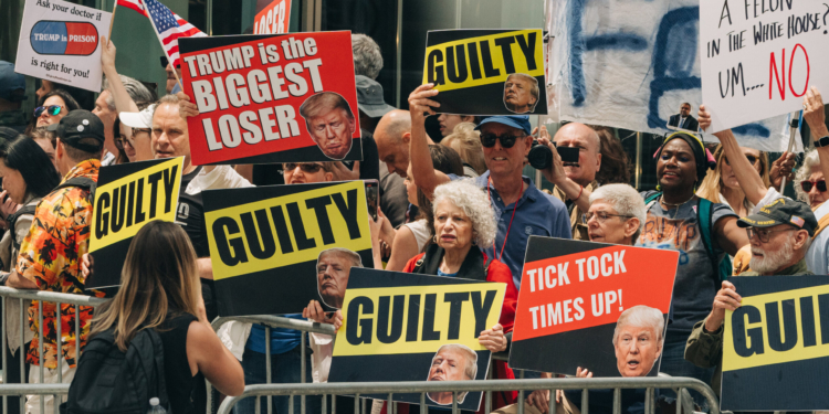 Shtrëngimi i Trump: Protestuesit në burg!
