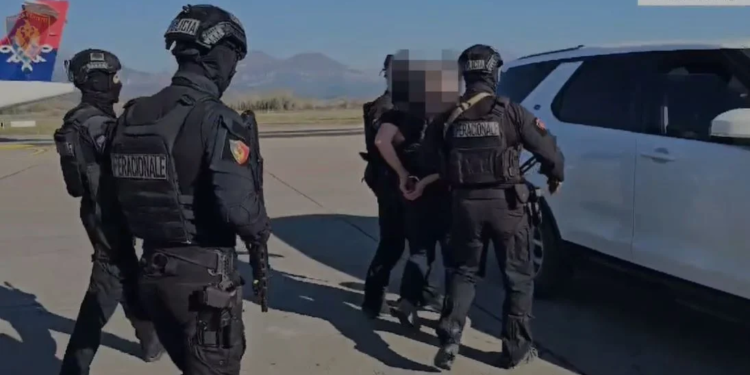 Në kërkim nga SPAK për korrupsion e nxjerrje të sekretit shtetëror, ekstradohet nga SHBA ish-oficeri i Policisë Gjyqësore