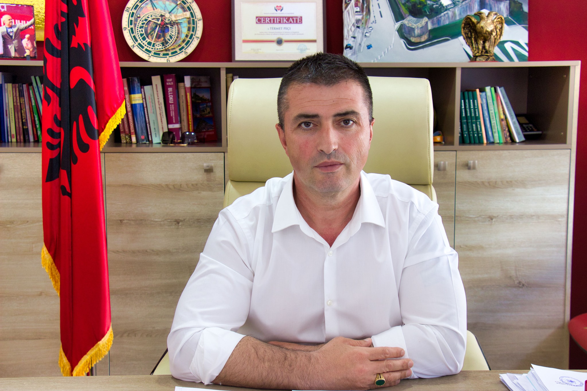 Zgjedhjet/ Tërmet Peci jep dorëheqjen si kryebashkiak për të kandiduar për deputet