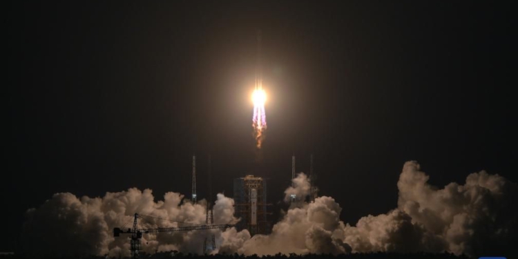 Lëshohet sateliti i ri i teknologjisë së komunikimit
