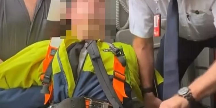VIDEO/ Tentohet të rrëmbehet avioni, piloti dhe pasagjeri kthehen në heronj, neutralizojnë agresorin