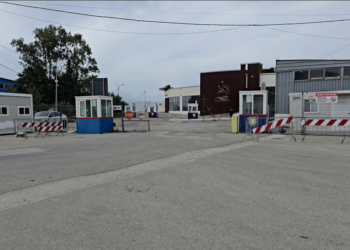 Kaloi furgonin për kontroll të imtësishëm, dhunohet efektivi në Portin e Vlorës