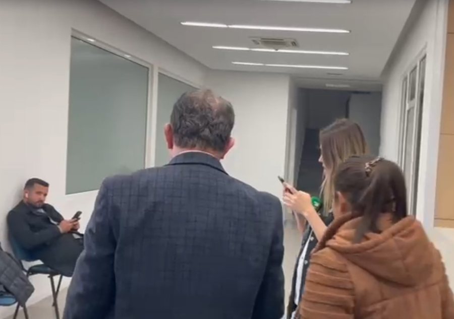 Përfundoi në listë të hapur, Shpëtim Idrizi i shkon në mesnatë në zyrë Berishës