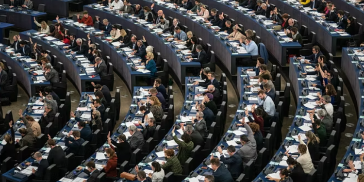 “Katargate” i ri në zemrën e BE-së. 15 eurodeputetë dyshohet se morën ryshfet për…