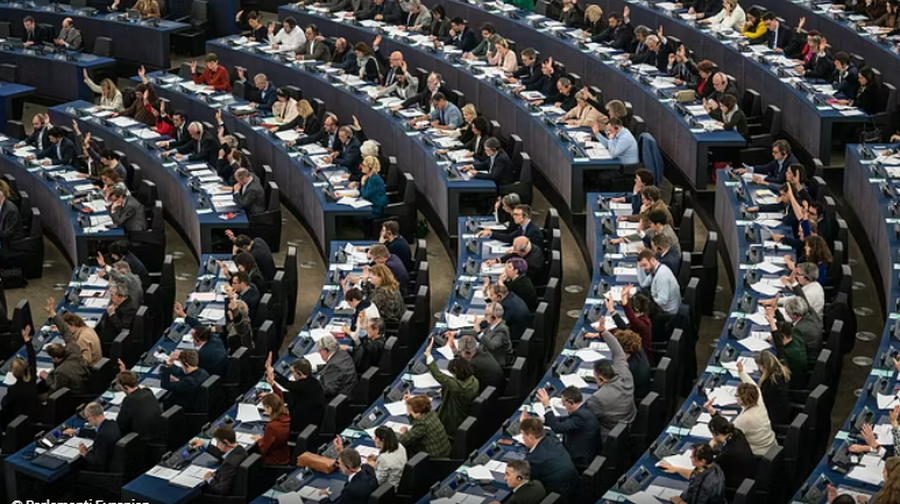 “Katargate” i ri në zemrën e BE-së. 15 eurodeputetë dyshohet se morën ryshfet për…