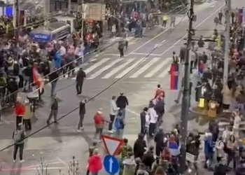 Vuçiç dhe Daçiç e mohojnë, del videoja e armës sonike që “çau në mes” protestuesit