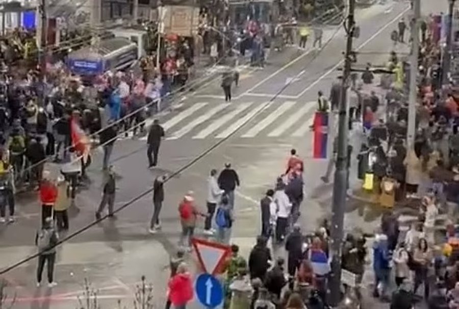 Vuçiç dhe Daçiç e mohojnë, del videoja e armës sonike që “çau në mes” protestuesit