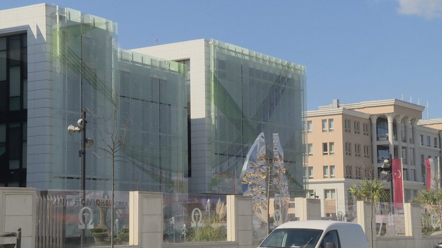 Plumba drejt kompanisë farmaceutike, hetohen konfliktet e pronarit