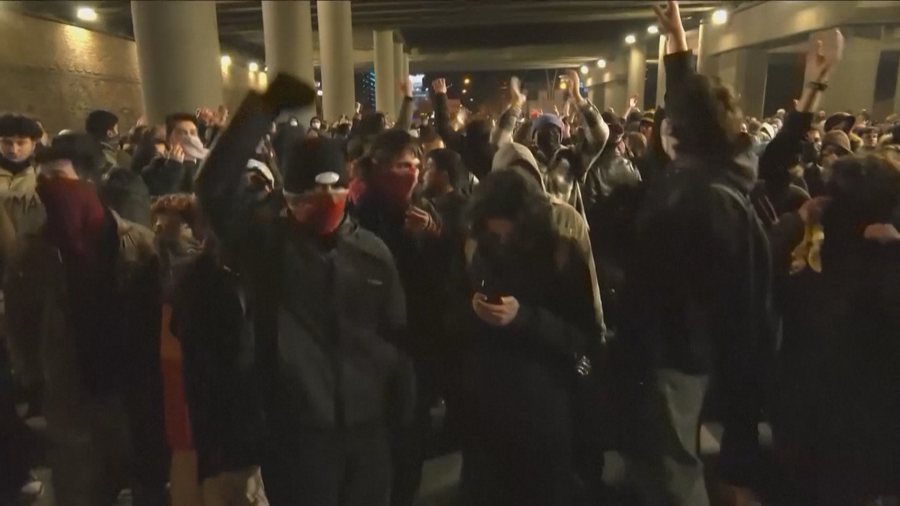 Arrestimi i kryebashkiakut të Stambollit, protestuesit përleshen me policinë, akuza ndaj Erdogan
