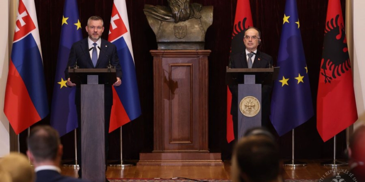 Mosnjohja e Kosovës, Presidenti sllovak nga Tirana: Ju kemi miq, por vendimi është…
