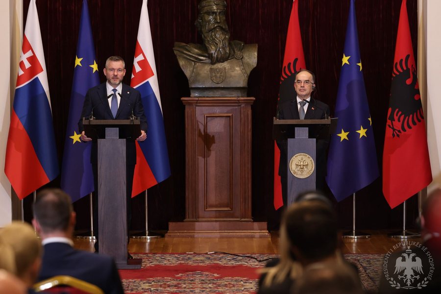 Mosnjohja e Kosovës, Presidenti sllovak nga Tirana: Ju kemi miq, por vendimi është…