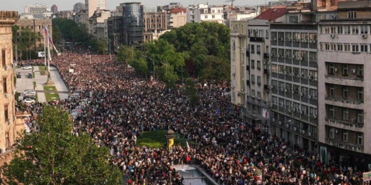 Protesta të reja në Serbi, bllokohen rrugët në qytete të ndryshme