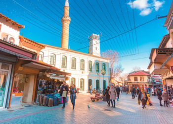 Mediat greke japin alarmin: Turqit po na kolonizojnë! Po blejnë pronat në Traki dhe ishuj…