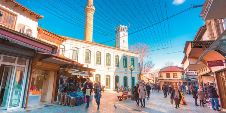 Mediat greke japin alarmin: Turqit po na kolonizojnë! Po blejnë pronat në Traki dhe ishuj…