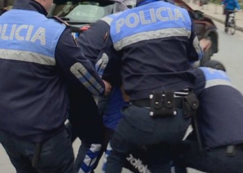 EMRI/ Plagosja në Sarandë, identifikohet autori që i nguli thikën në bark bashkëshortes