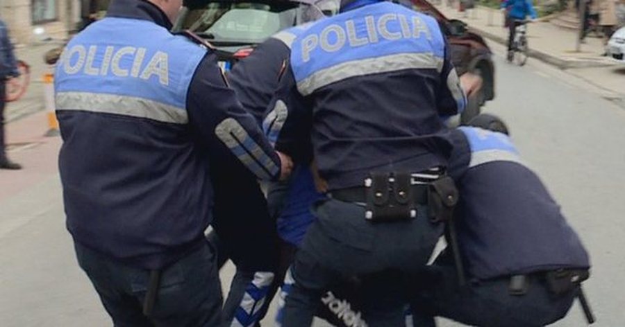 EMRI/ Plagosja në Sarandë, identifikohet autori që i nguli thikën në bark bashkëshortes