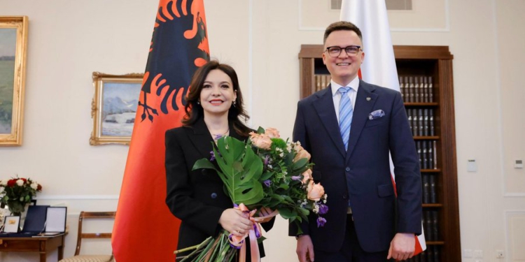 Spiropali takon homologun polak: Brenda vitit hapim 23 kapituj për integrimin në BE