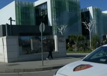 VIDEO / Sulmohet me armë një depo farmaceutike në autostradën Tiranë-Durrës, detajet e para