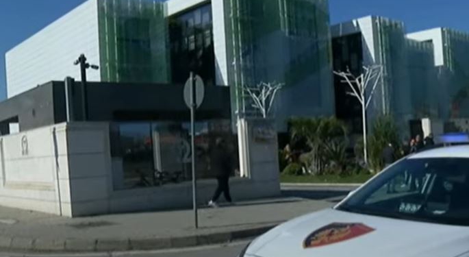 VIDEO / Sulmohet me armë një depo farmaceutike në autostradën Tiranë-Durrës, detajet e para