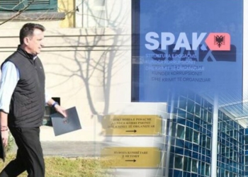 Veliaj përdori celularin e një efektivi gjatë rrugës për në GJKKO, SPAK merr nën hetim policët