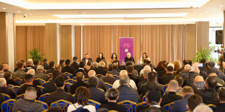 Spiropali prezanton kandidatët në Kavajë, Rrogozhinë dhe Kamëz: Ekip fantastik!