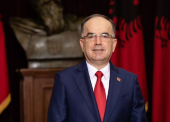 Presidenti Begaj uron besimtarët myslimanë: Ramazan sa më të begatë