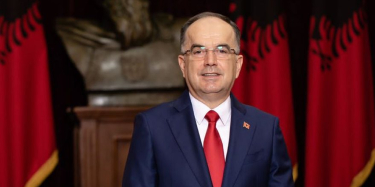 Presidenti Begaj uron besimtarët myslimanë: Ramazan sa më të begatë