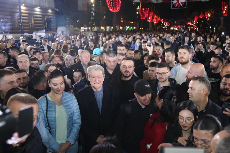 “PD po humb energji kot para zgjedhjeve”, gazetari ironi me protestën e djeshme: Autodisfatizëm! mediat nuk patën nevojë as të ngrinin dronët
