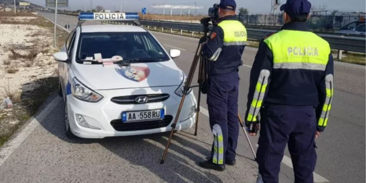“Udhëtoni me jetën në mendje! Familja ka nevojë për ty”/ Policia apel për kujdes me shpejtësinë: Intensifikojmë kontrollet me radarë e dronë!