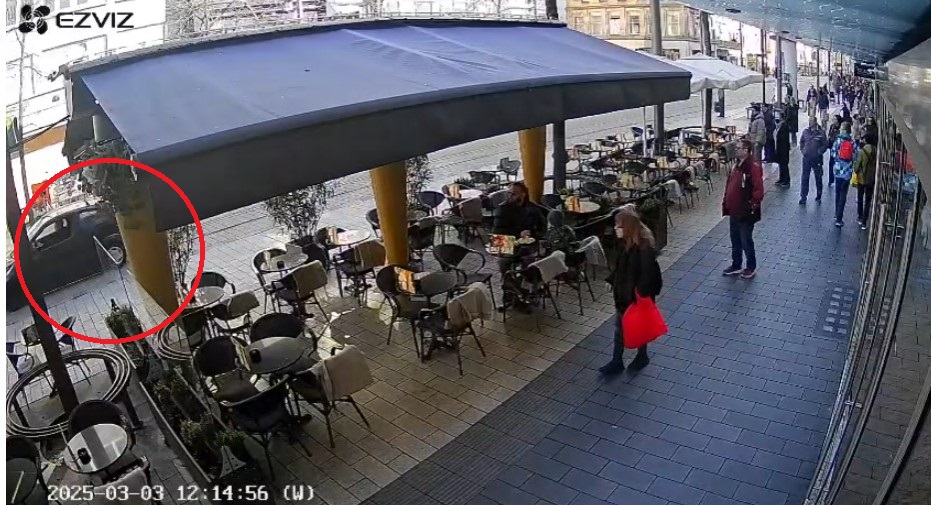 Publikohen pamjet, momenti kur makina me shpejtësi marramendëse futet drejt turmës së njerëzve në Gjermani, një person u vra dhe disa të tjerë u plagosën