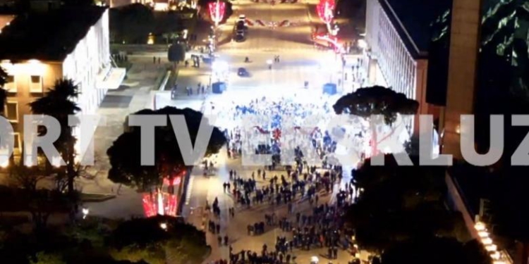 VIDEO / Pamje pa koment, ja pjesëmarrja në protestën e Berishës për TikTok-un