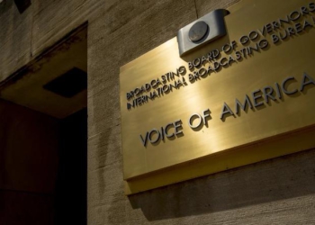 Trump urdhëron shpërbërjen e 7 agjencive federale, përfshirë atë që mbikëqyr Zërin e Amerikës