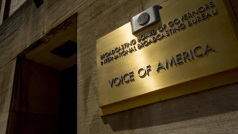 Trump urdhëron shpërbërjen e 7 agjencive federale, përfshirë atë që mbikëqyr Zërin e Amerikës