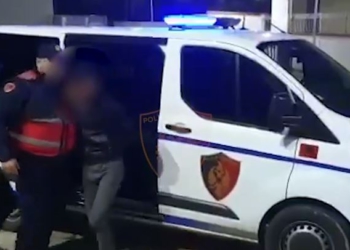 “Mbushën” me kokainë kryeqytetin, përfundojnë në pranga dy të rinjtë