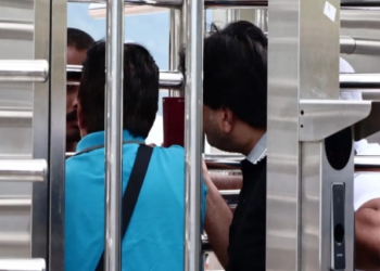 Përleshje në qendrën e pritjes së emigrantëve në Greqi, plagosen 16 persona