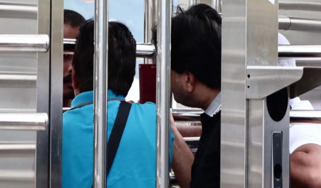 Përleshje në qendrën e pritjes së emigrantëve në Greqi, plagosen 16 persona