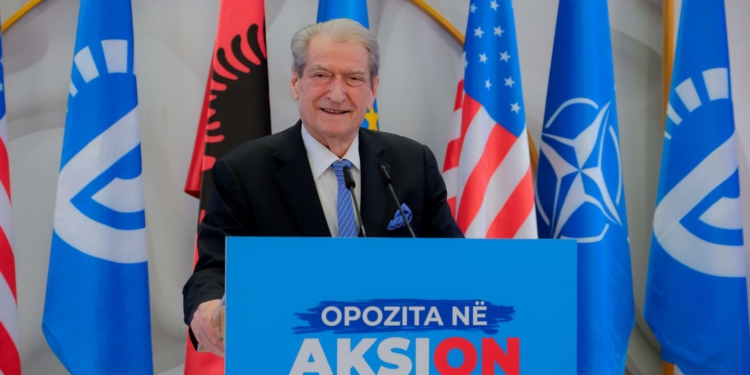 “Do ta bëjmë arsimin madhështor, do dyfishojmë buxhetin”, Berisha “hap thesin” e premtimeve: Paga për mësuesit do jetë mbi 1200 euro!