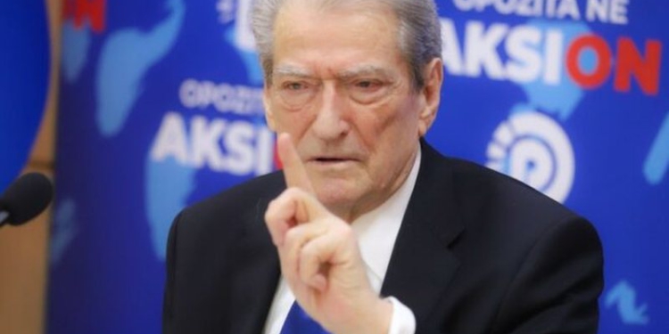 Berisha nxin Shqipërinë në median greke: Nuk plotësojmë asnjë kriter për në BE, Rama e sajoi çështjen ‘Beleri’