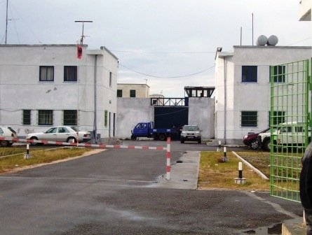 U plagos me armë disa ditë më parë, ndërron jetën në spital efektivi i burgut të Burrelit