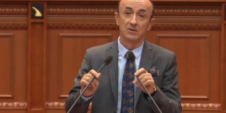 “Gruaja më e votuar në primaret e Elbasanit u fut në listë të mbyllur, kurse kandidati “SPAKIST” nuk u…”, Dash Sula ironizon PD